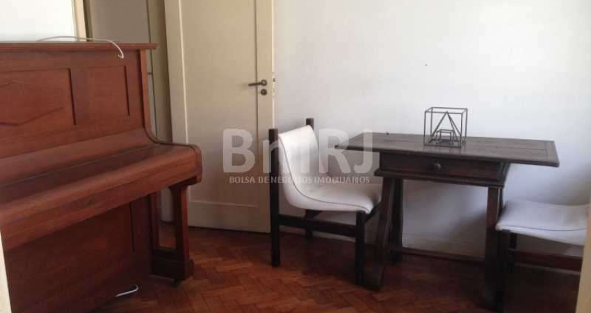 Charmoso e silencioso apto de quarto e sala com dependencias  em predio classico na Praia do Flamengo