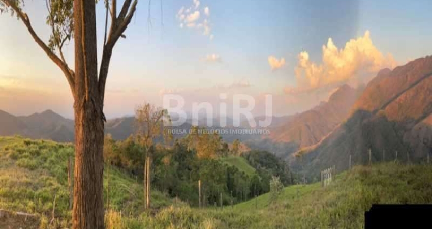 Terreno comercial à venda na Estrada Almirante Paulo Meira, Vale das Videiras, Petrópolis
