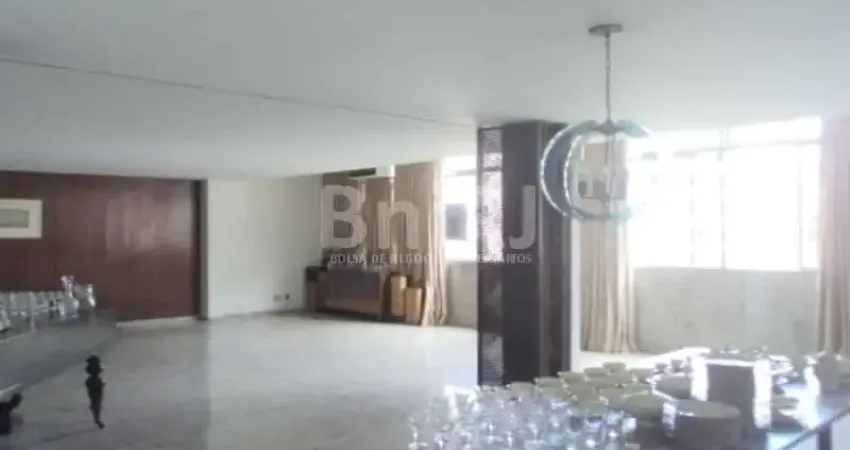 Excelente apartamento em Copacabana - Numa área privilegiada do bairro, bem em frente do Metrô Cantagalo.