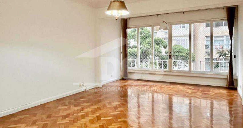 COPACABANA - Amplo apartamento com 170 m², com vaga, ótima localização