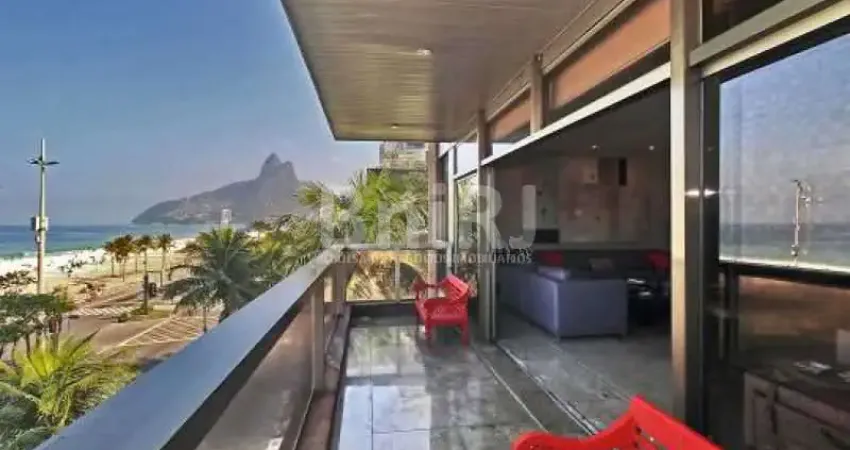Apartamento todo reformado por arquiteto em Ipanema