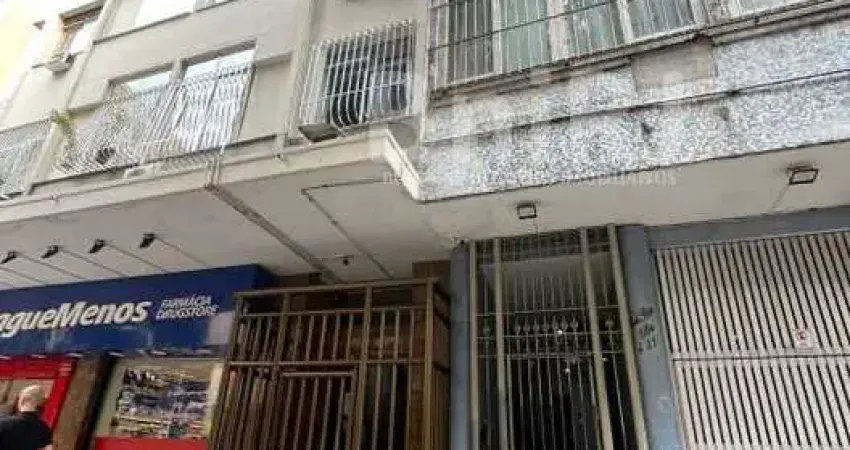 Oportunidade  à Venda - Apartamento 01 quarto na Quadra da Praia de Copacabana