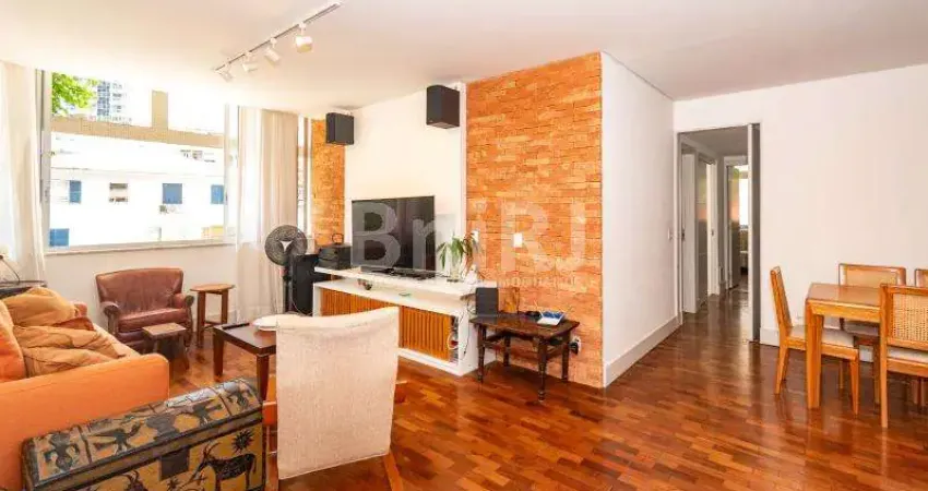 BANDEIRA DE MELLO VENDE COM EXCLUSIVIDADE NO LEBLON. APARTAMENTO COM SALA EM DOIS AMBIENTES 03 QUARTOS. VENHA CONHECER