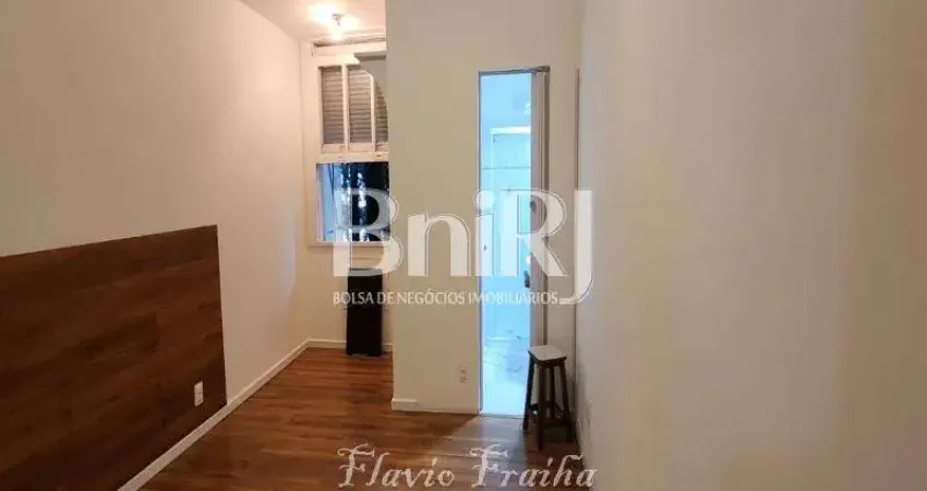 Viva o Sonho de Ipanema: Apartamento Exclusivo a Passos da Praia!