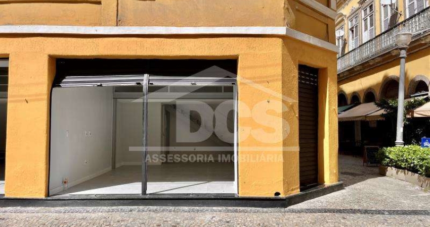 Loja para Alugar - Recém-Reformada. 38m² com Jirau. Ponto Comercial de Alto Fluxo no Centro do Rio