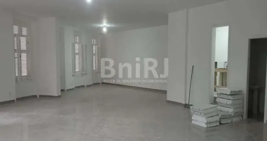 SOBRADO COMERCIAL- COM AMPLO SALÃO - CENTRO HISTÓRICO DE PETRÓPOLIS - RJ.