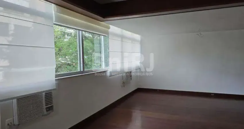 APARTAMENTO EM PONTO NOBRE DE IPANEMA COM 147 m2