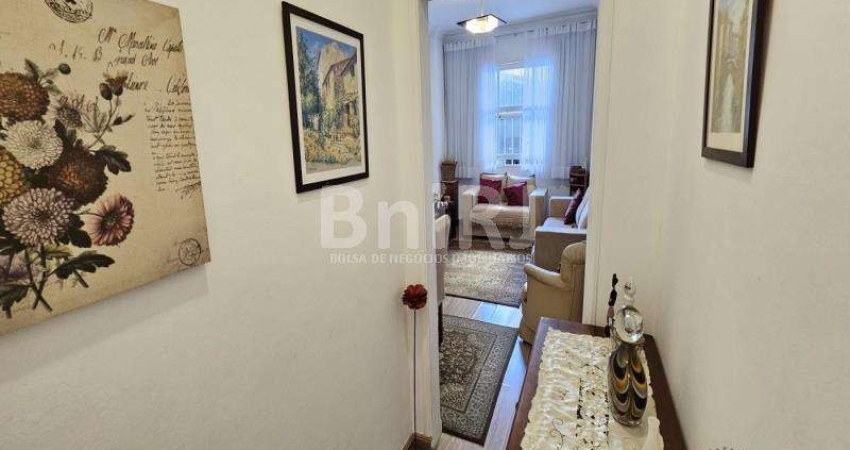 Apartamento de 2 quartos para venda na Rua Souza Lima Copacabana