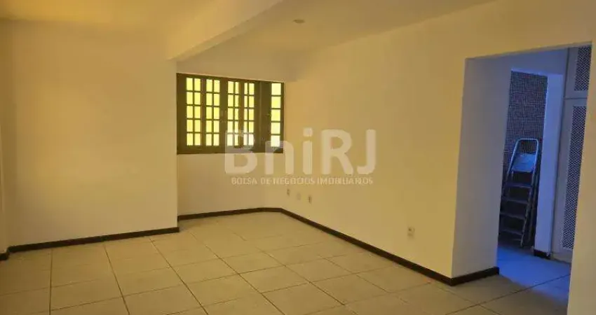 Excelente casa triplex.
