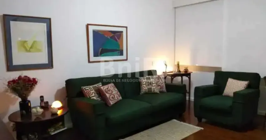 Charmoso apto em predio antigo  com patio interno e vaga