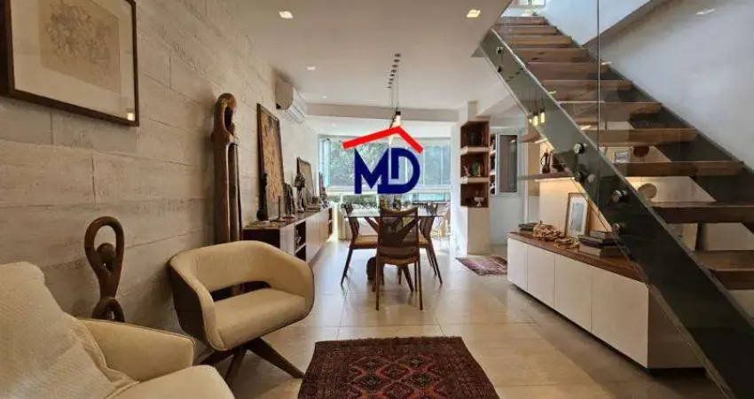 Cobertura triplex, 3 quartos sendo 2 suites, puro charme, totalmente reformada, acabamento primoroso.