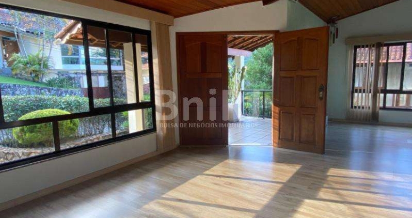 Casa em condomínio com 3 quartos e 207 m² à venda - Vale dos Pinheiros