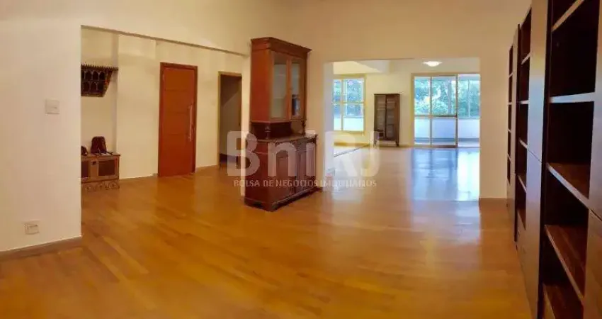 Av. Rui Barbosa: 286m², 3 quartos (2 suítes), jardim de inverno, vaga e vista para copa das árvores
