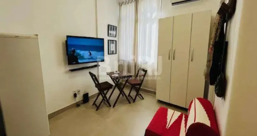 Posto 5: Quadra da Praia, Totalmente Reformado e Equipado, Vista Urbana, Mar e Montanha