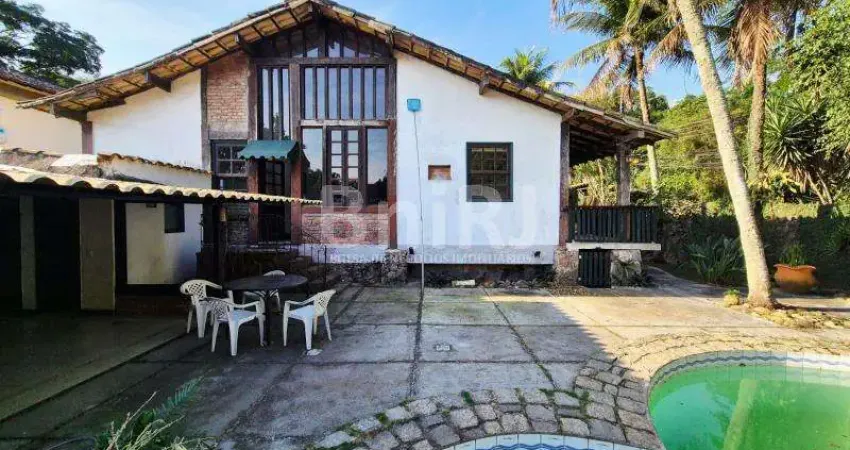 Casa com piscina, churrasqueira e 3 suítes no condomínio floresta apenas r$ 525 mil