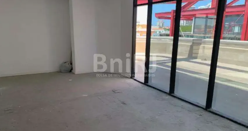 Av. das américas -citta américa -cob 100m2 de área útil + 50m2 de varanda ; podendo dobrar o espaço, ficando com a sala ao lado (inteligando as salas)