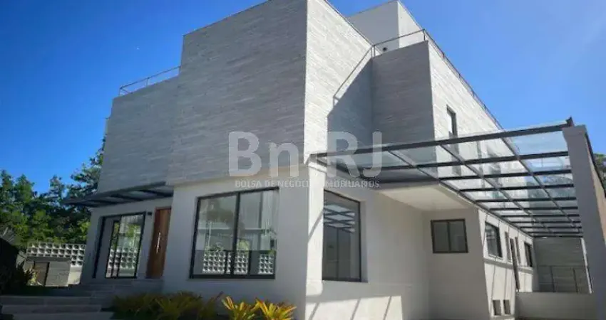 Espetacular casa triplex à venda em condomínio exclusivo na barra da tijuca