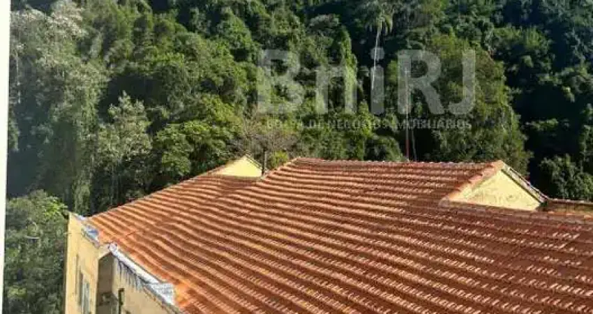 Conjugado totalmente reformado na rua das laranjeiras, fundos vista verde!