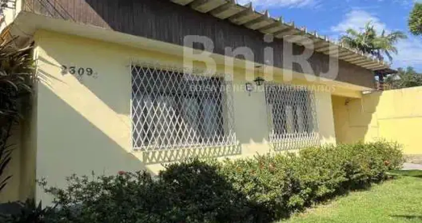 Excelente casa com 3 dormitórios para locação no bairro taquara, região jacarepaguá, ponto de referência academia sérgio amin.