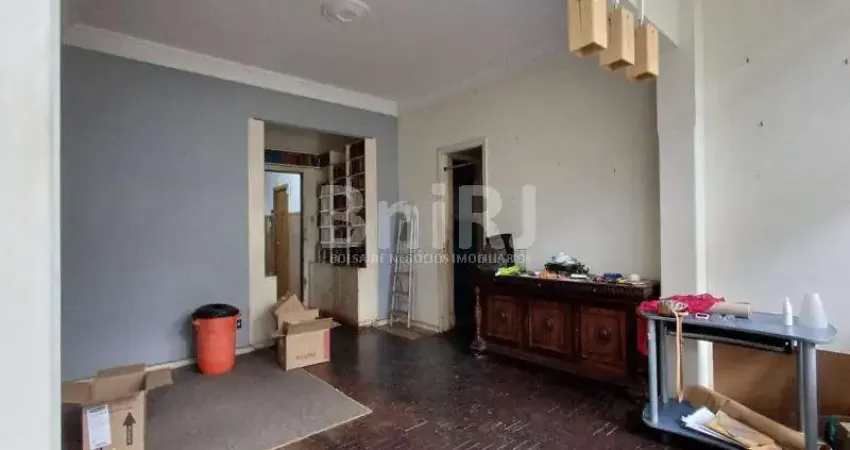 Excelente Oportunidade na Tijuca! 3 quartos com vaga na escritura. Apartamento tipo casa com excelente planta. Investimento ou moradia.