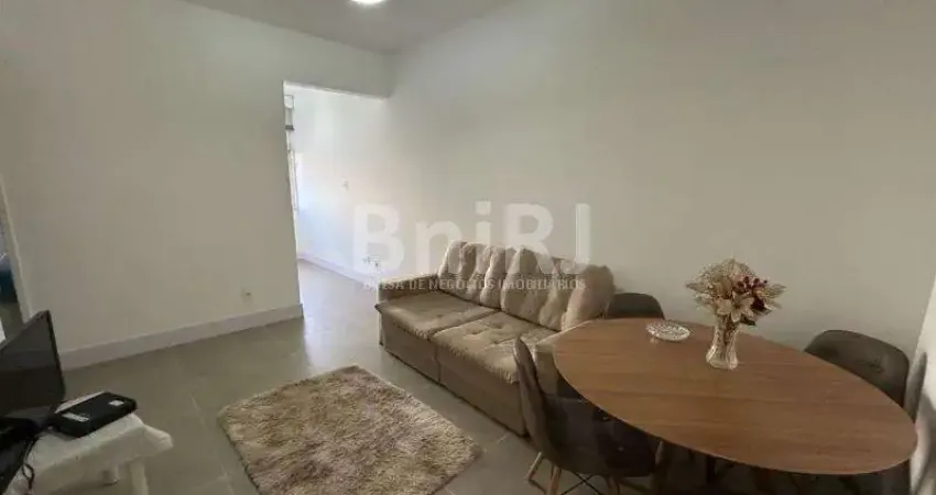 VENDO NO POSTO 5 ANDAR ALTO, COM 2 QUARTOS + SUITE da DEPENDENCIA REVERTIDA EM COPACABANA-RIO DE JANEIRO RJ