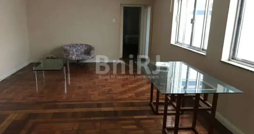 Apt amplo e iluminado em rua tranquila do humaitá (vista para o cristo)