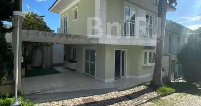 Casa em condomínio fechado com 4 quartos à venda na Rua Eurico Batista, São Francisco, Niterói