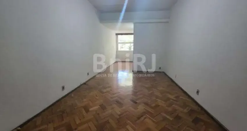 Oportunidade Indevassável Frente Rua 2 Quartos com Dependência Completa