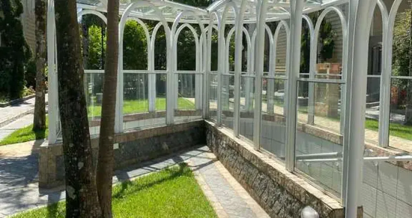 Oferta Imperdível - Casa de Alto Padrão em Condomínio Fechado em Praia Grande!