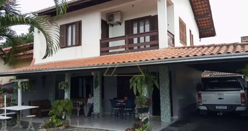 Casa com 3 quartos à venda no Centro, Penha 