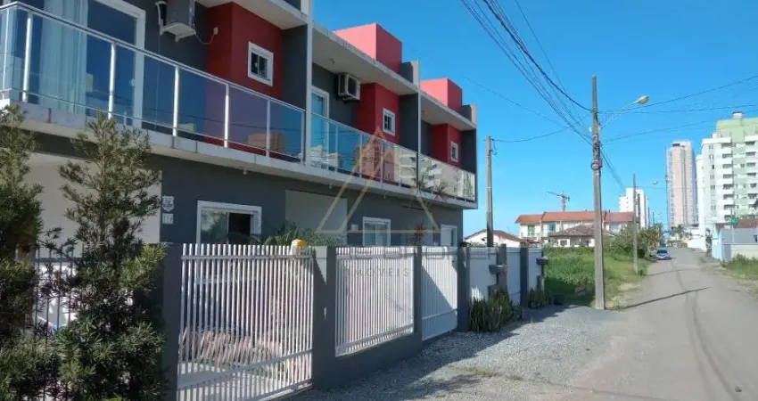 Sobrado com excelente acabamento, no bairro Itacolomi em Balneário Piçarras-SC.