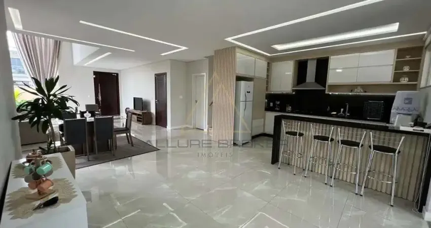 Casa de alto padrão a venda em Balneário Piçarras SC.