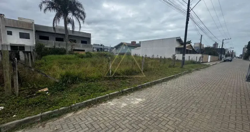 Terreno, sendo 2 lotes juntos à venda no bairro itacolomi em piçarras-sc