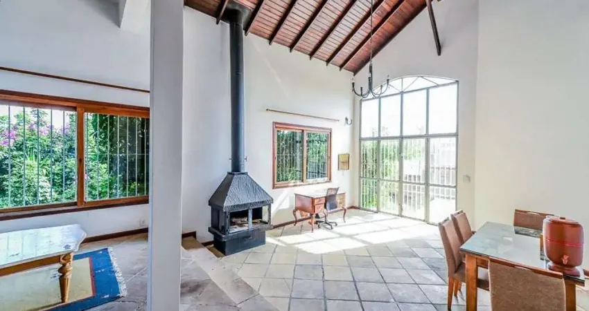 Imperdível oportunidade: Casa à venda em Porto Alegre-RS, bairro Ipanema, 4 quartos, 1 suíte, 4 banheiros, 3 vagas e 329m².