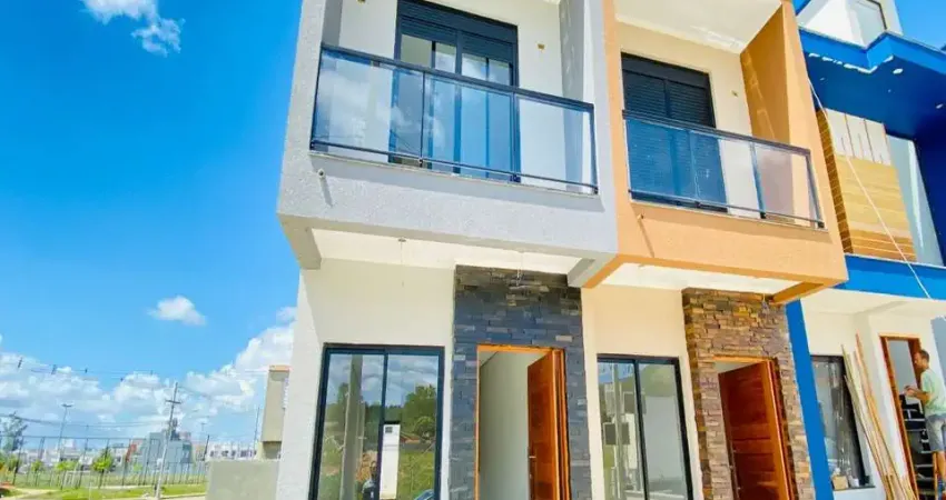 sobrado de 101 m², com duas suítes, sala de estar, sala de jantar, lavabo, cozinha, piso em porcelanato, banheiros com pias esculpidas em mármore trav