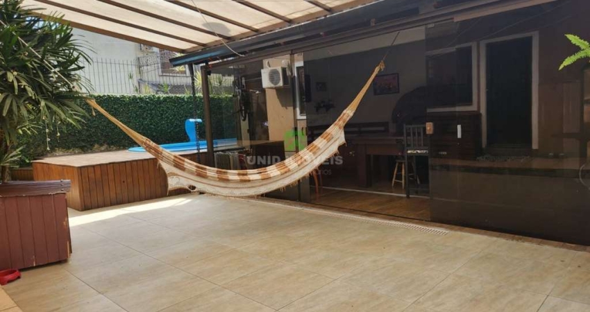 Casa com 5 quartos (3 no térreo), Suíte, Piscina, 3 vagas, Pátio
