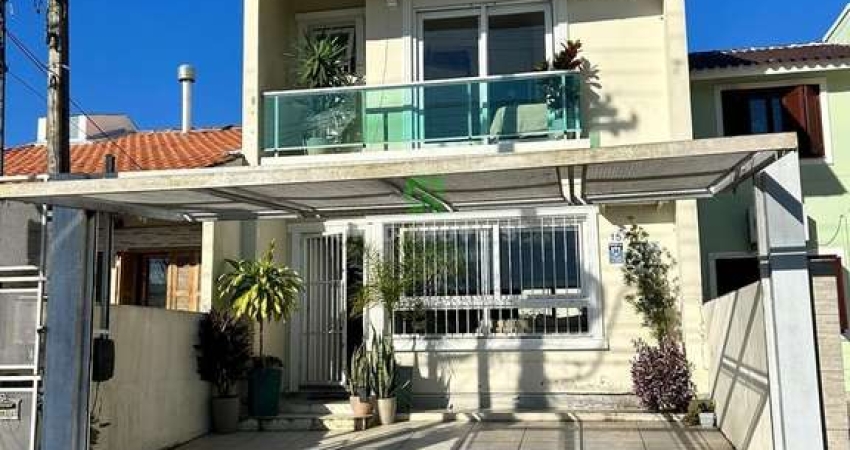 Casa à venda em Porto Alegre-RS, bairro Hípica: 3 quartos, 1 suíte, 2 salas, 3 banheiros, 2 vagas, 135 m². Venha conferir!