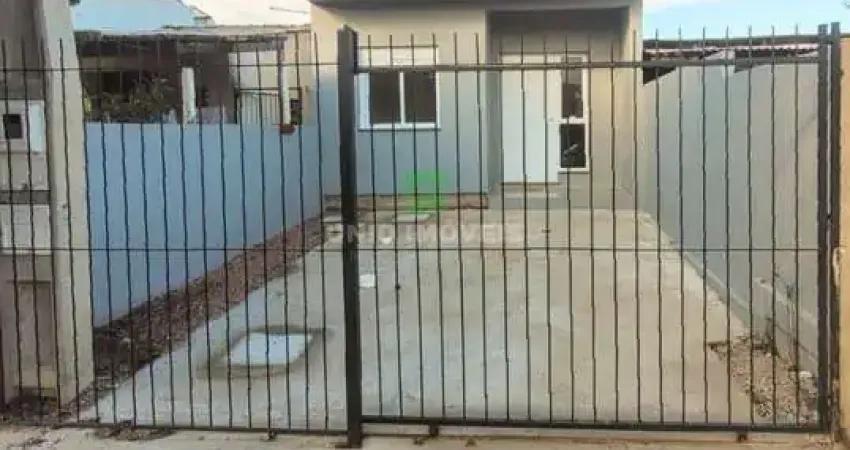 Casa térrea com 3 Quartos, 1 Suíte, 2 Banheiros, 2 Vagas, amplo pátio.