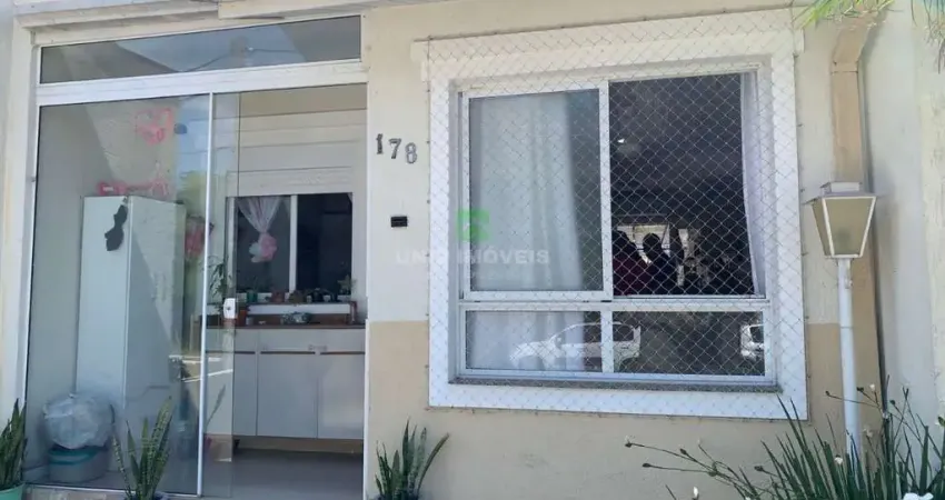 Venda de casa em condomínio na restinga, porto alegre-rs: 2 quartos, 1 banheiro, 2 vagas de garagem!