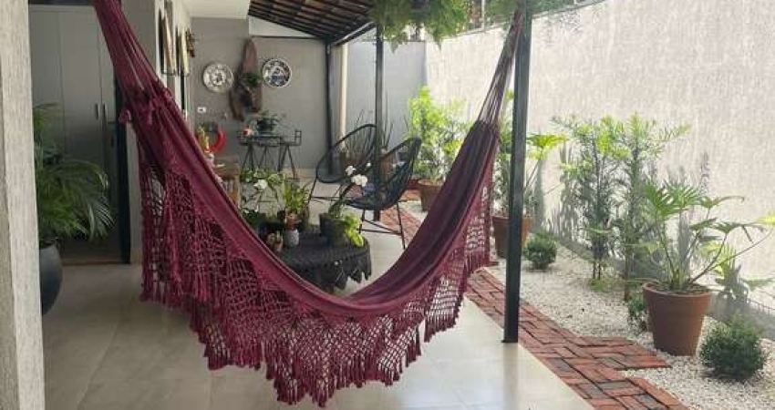 Casa com 3 quartos à venda na Rua Estácio de Sá, Zona 02, Maringá