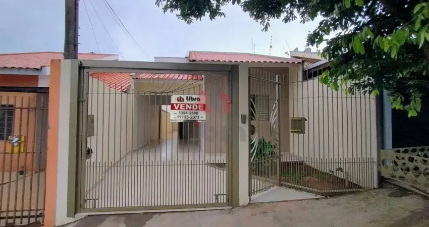 Casa a venda em maringá no jardim atami
a uma quadra da avenida carlos borges.
região de franco desenvolvimento e valorização.
próximo de escola, colégio bom jesus, igreja guadalupe, supermercado e fa