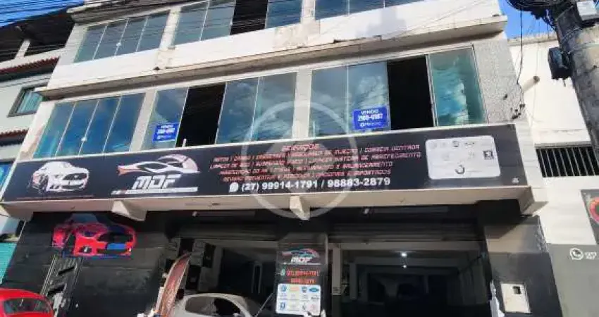 Vendo prédio comercial com 3 pavimentos, na região mais movimentada de Cariacica, próximo a prefeitura, hospital, faculdade, entre outros! codigo: 115039