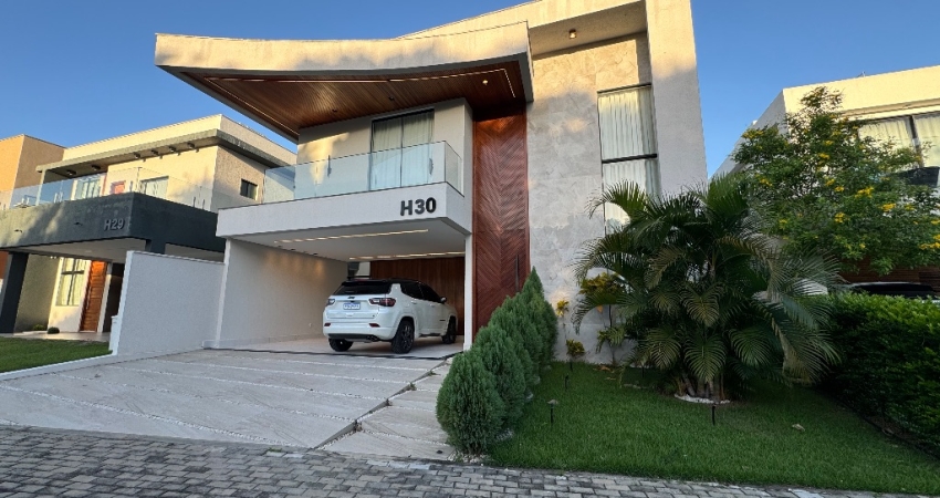 Casa duplex com 4 suítes disponível para locação
