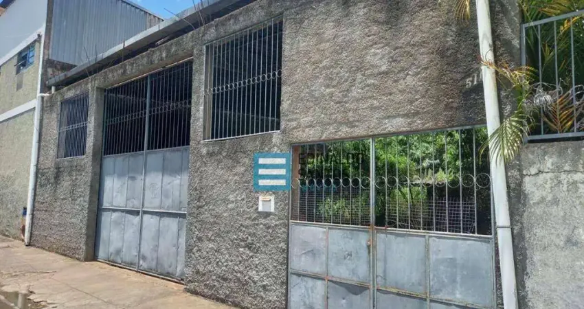Oportunidade! - Terreno de 539m2 com casa de 2 quartos e galpão coberto - R$ 500.000,00 Excelente para investimento comercial, bairro Cerâmica