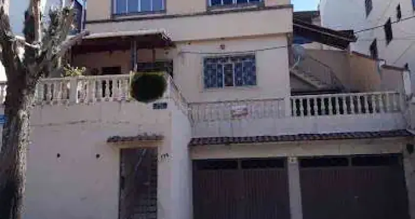 Casa com 3 dormitórios à venda, 250 m² por R$ 450.000,00 - Fábrica - Juiz de Fora/MG
