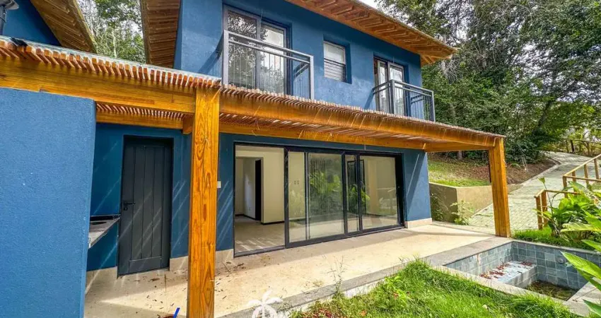 Casa à venda 3 suítes em condomínio alto padrão em praia do forte