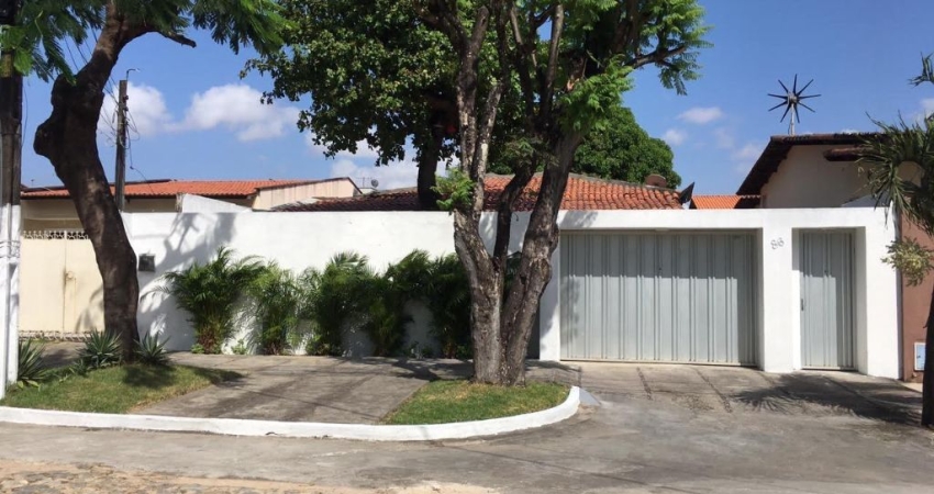 Casa à venda 500m² de terreno R$:650.000,00- Cidade dos Funcionários-Fortaleza- Ceará