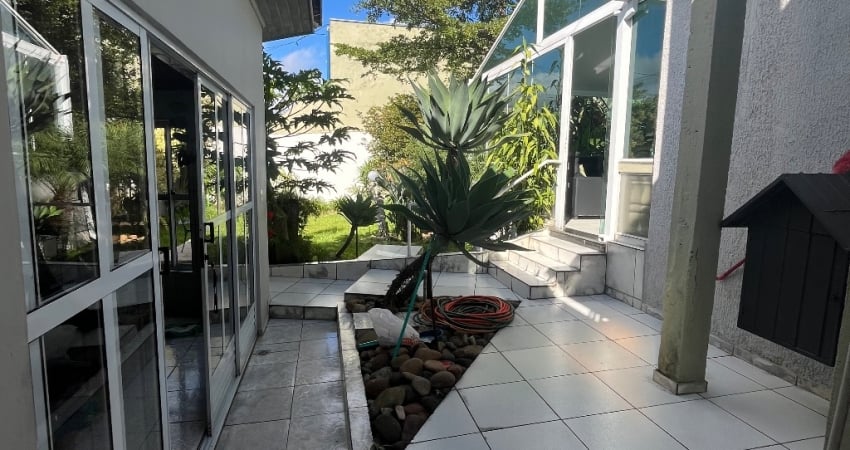 CASA TÉRREA EM COLOMBO