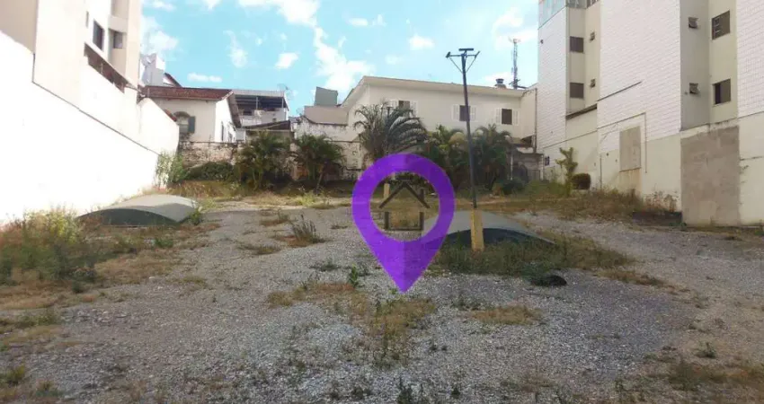 Terreno comercial 970m² no centro de Pouso Alegre. Dimensões 12x80,83m com infraestrutura completa e topografia plana. Localização privilegiada