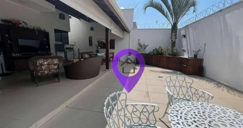 Casa de 250m² em terreno de 300m² no Santa Rita II, Pouso Alegre. 3 dormitórios (1 suíte master com hidromassagem), 4 vagas e área de lazer completa